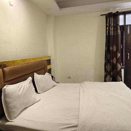 Hotel Perfect Spot- Main Bazar - Walking Metro Station Yeni Delhi Dış mekan fotoğraf