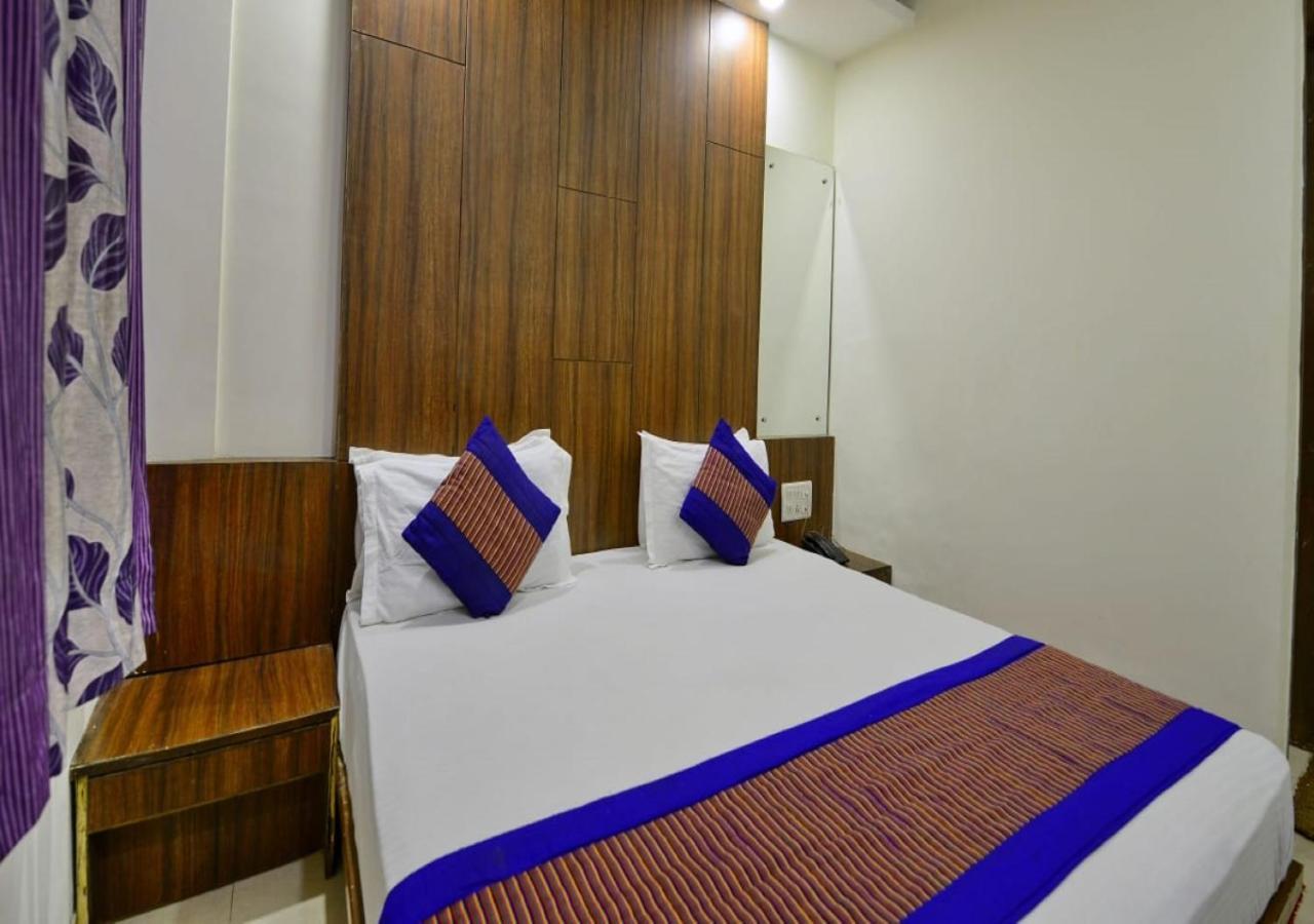 Hotel Perfect Spot- Main Bazar - Walking Metro Station Yeni Delhi Dış mekan fotoğraf