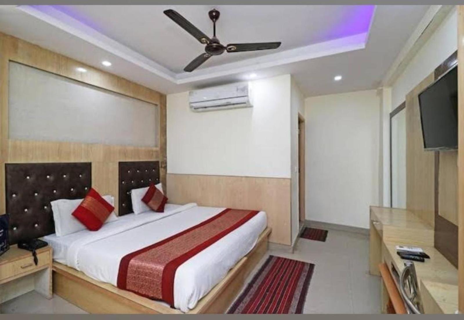 Hotel Perfect Spot- Main Bazar - Walking Metro Station Yeni Delhi Dış mekan fotoğraf