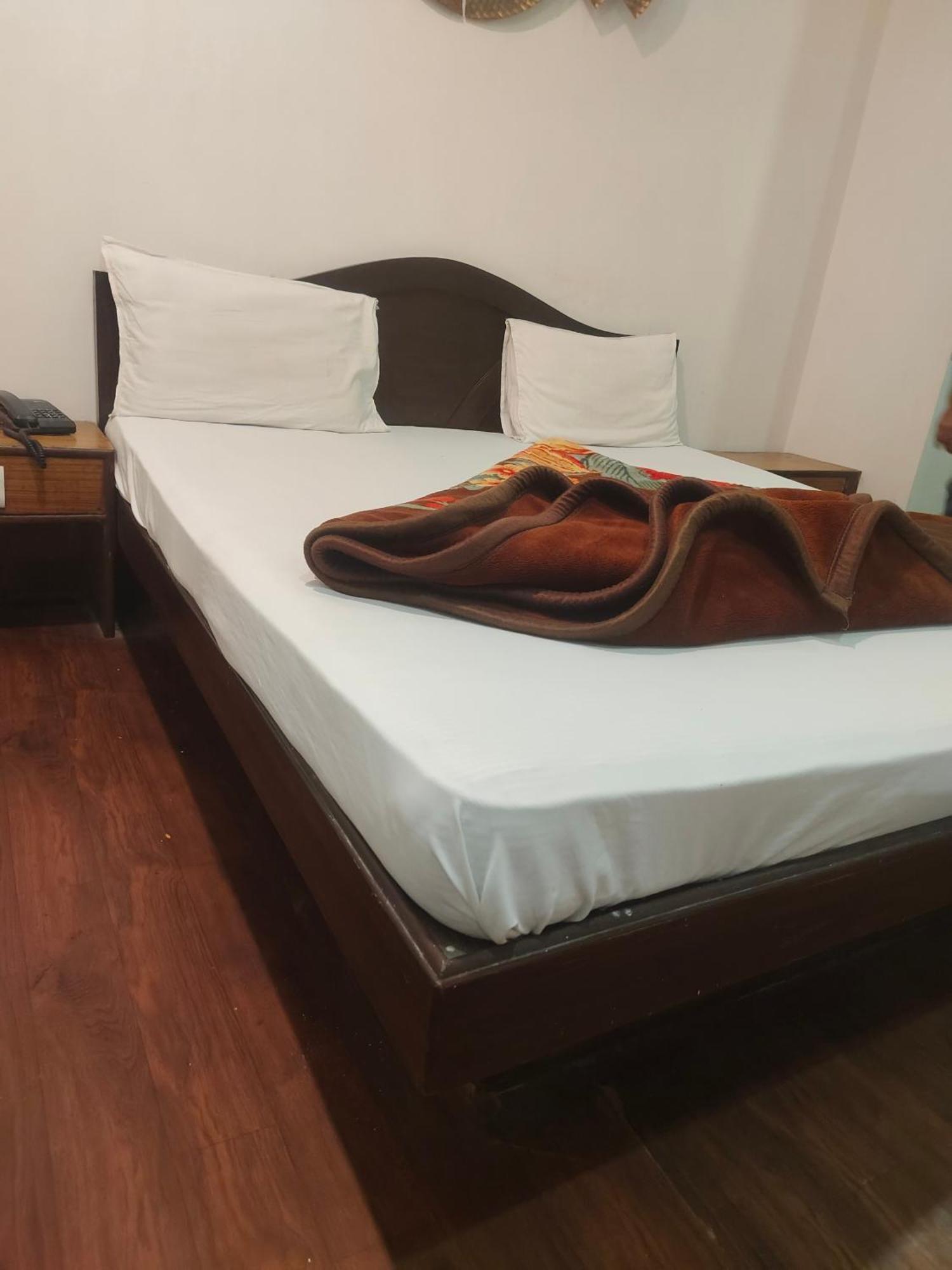 Hotel Perfect Spot- Main Bazar - Walking Metro Station Yeni Delhi Dış mekan fotoğraf