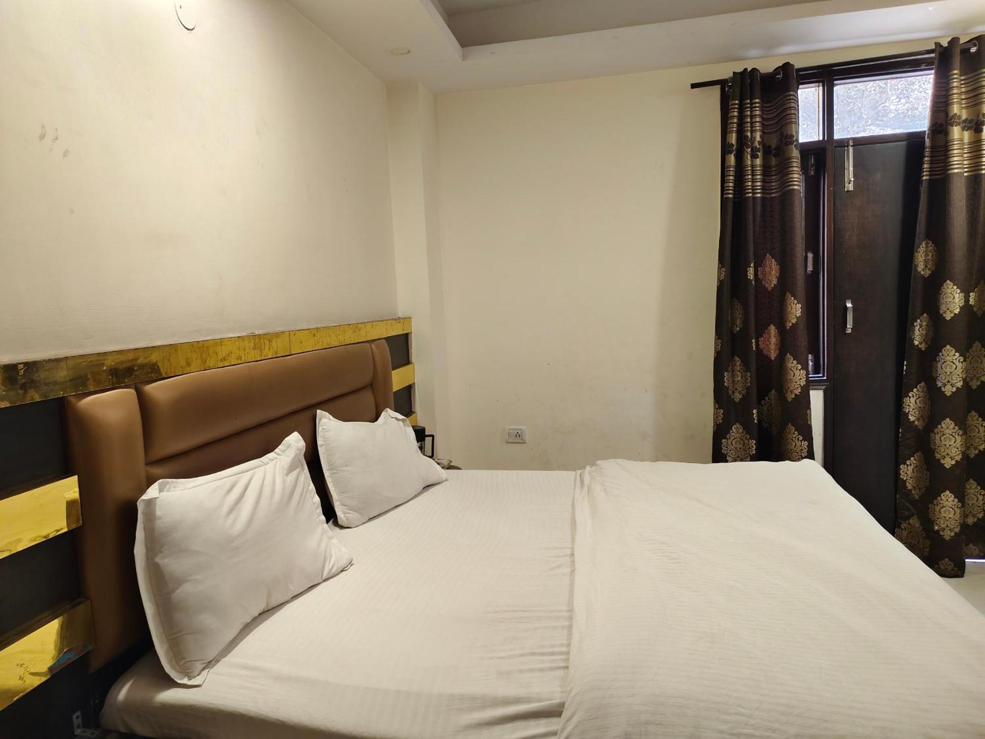 Hotel Perfect Spot- Main Bazar - Walking Metro Station Yeni Delhi Dış mekan fotoğraf
